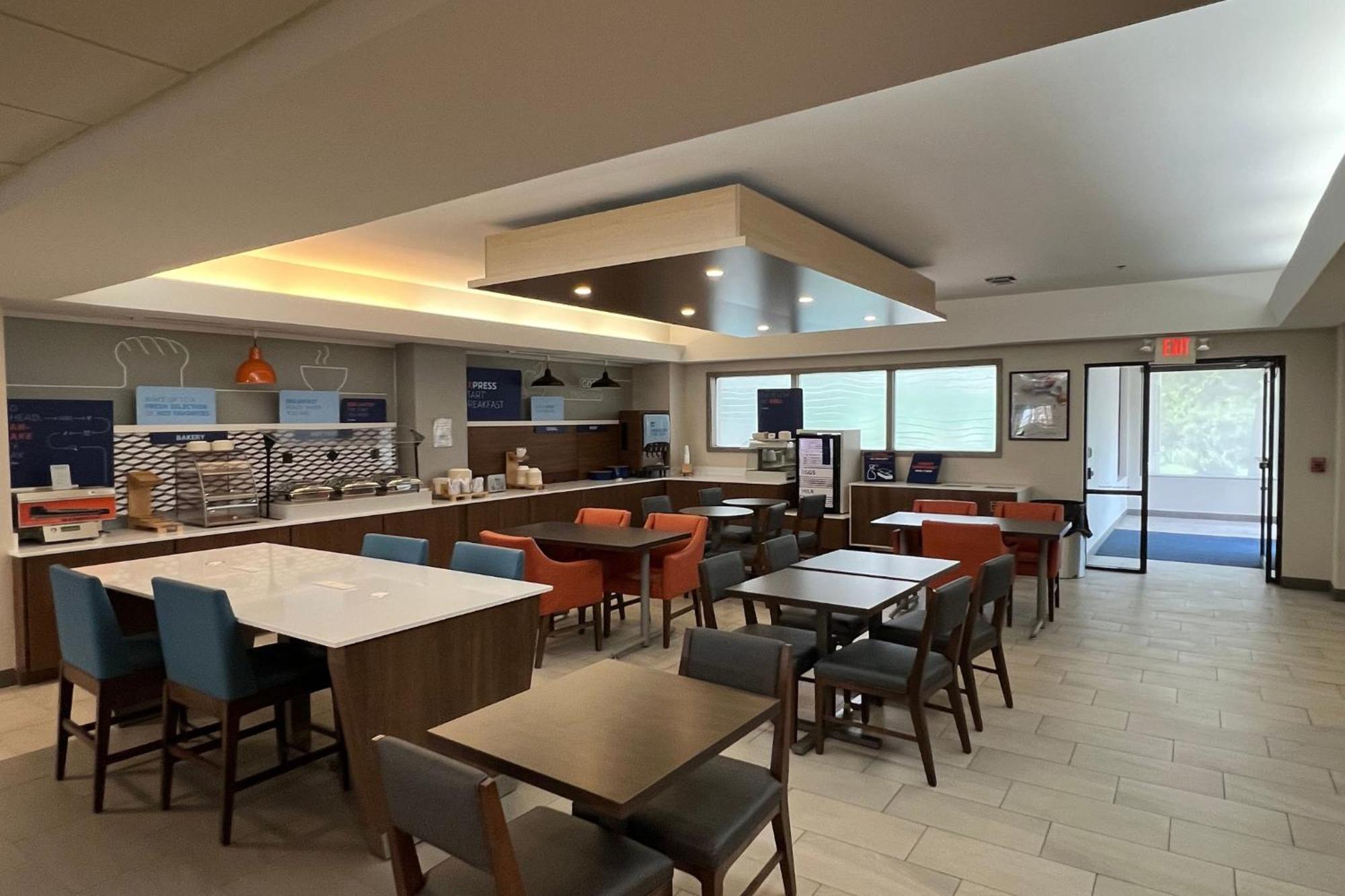 Holiday Inn Express Harrisburg I-81 - Hershey By Ihg Manadahill Eksteriør bilde